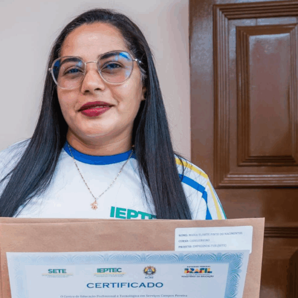 Governo certifica formandos de sete cursos profissionalizantes