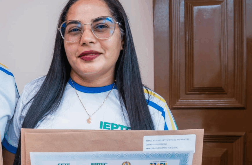 Governo certifica formandos de sete cursos profissionalizantes