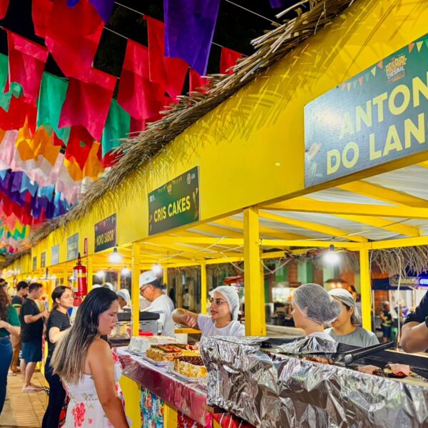 Feira de Economia Solidária movimenta abertura do Arraial Cultural 2026 na Gameleira com vendas de alimentos e artesanato