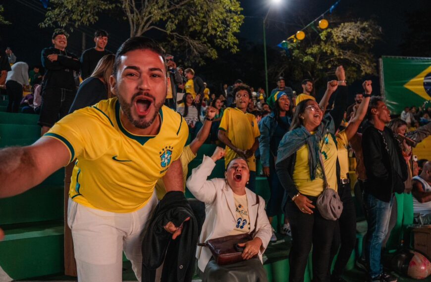 Torcida acreana se reune na Concha Acústica para assistir à terceira partida da Copa Do Mundo